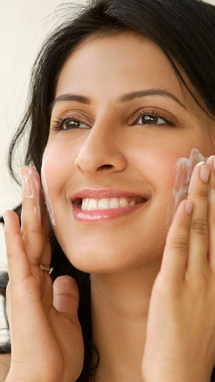 रात को चेहरे पर शहद लगाने के फायदे