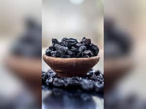 काली किशमिश खाने से दूर होती हैं ये 10 बीमारियां