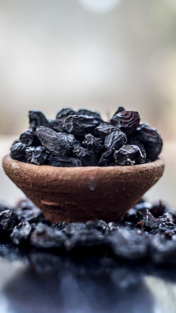 काली किशमिश खाने से दूर होती हैं ये 10 बीमारियां