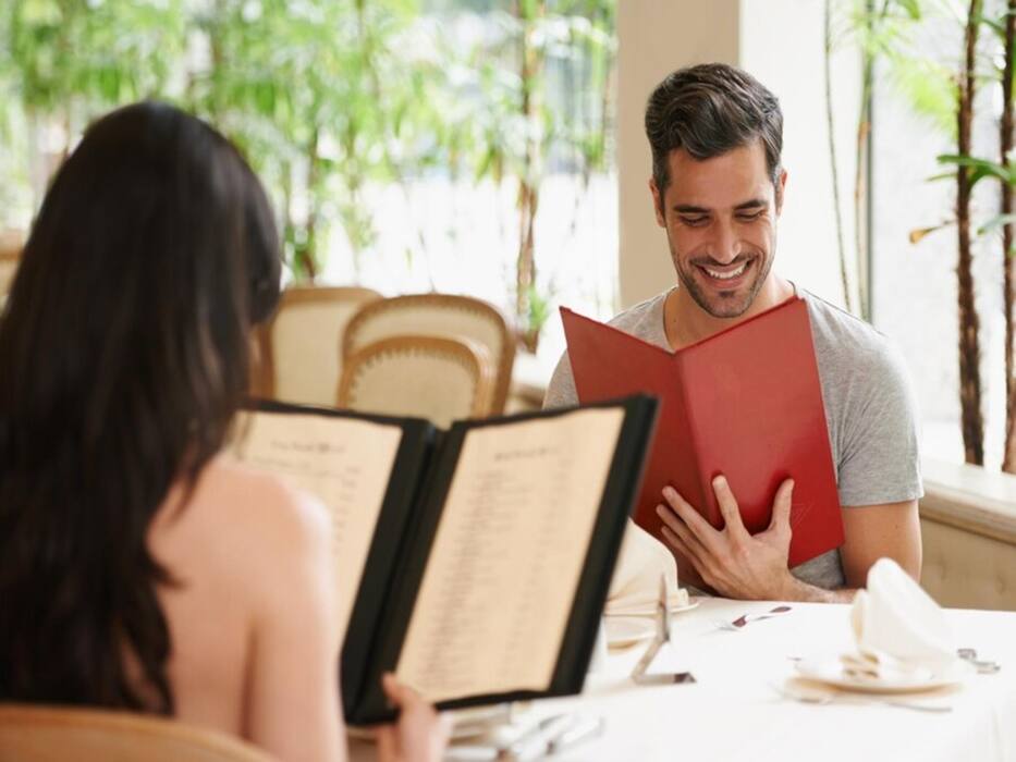 Nutritionist Recommends You Do These 5 Things While Dining Out