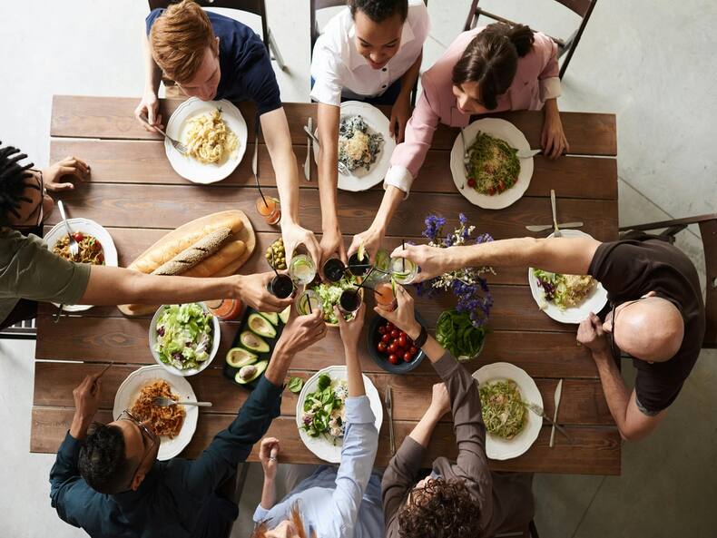Know How Eating Late Dinners Can Be A Threat To Your Health: 5 Consequences To Note