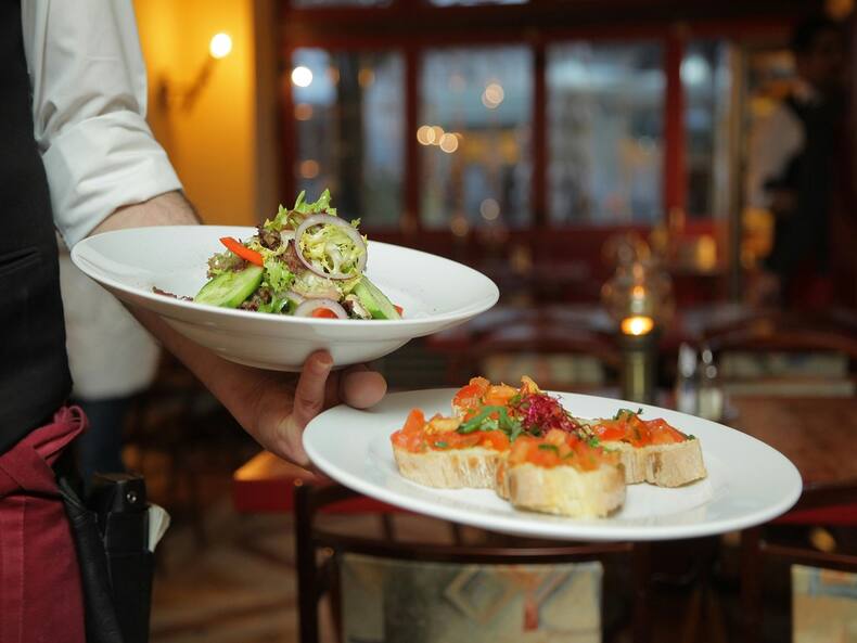 Know How Eating Late Dinners Can Be A Threat To Your Health: 5 Consequences To Note