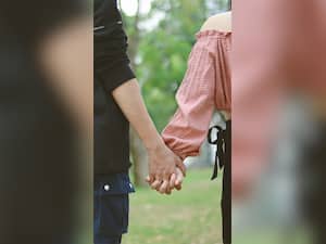 हंसते-खिलखिलाते रिलेशन को बर्बाद कर देती हैं ये 9 गलतियां
