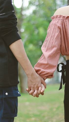 हंसते-खिलखिलाते रिलेशन को बर्बाद कर देती हैं ये 9 गलतियां