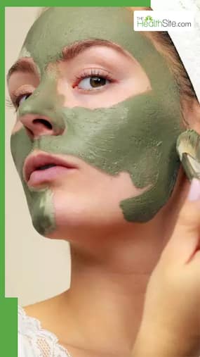फेस मास्क लगाते समय भूलकर भी न करें ये 7 गलतियां