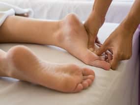 6 Things That Happen When You Get A Foot Massage Before Bedtime