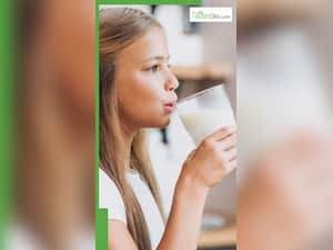 गर्म दूध पीने के 7 फायदे