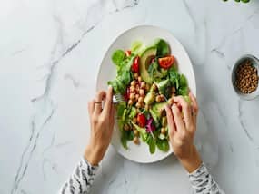 Being Vegetarian: Can Plant-Based Diets Reduce Brain Inflammation and Alzheimer   s Risk?