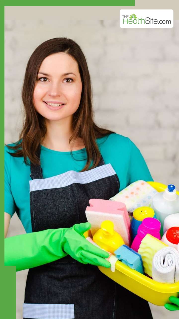 दिवाली की सफाई से हो रही बेजान त्वचा को कैसे बचाएं?