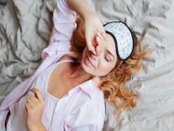 नींद की कमी से स्ट्रेस के साथ-साथ बढ़ जाती हैं ये 5 बीमारियां भी, जानिए Insomnia से बचने के उपाय