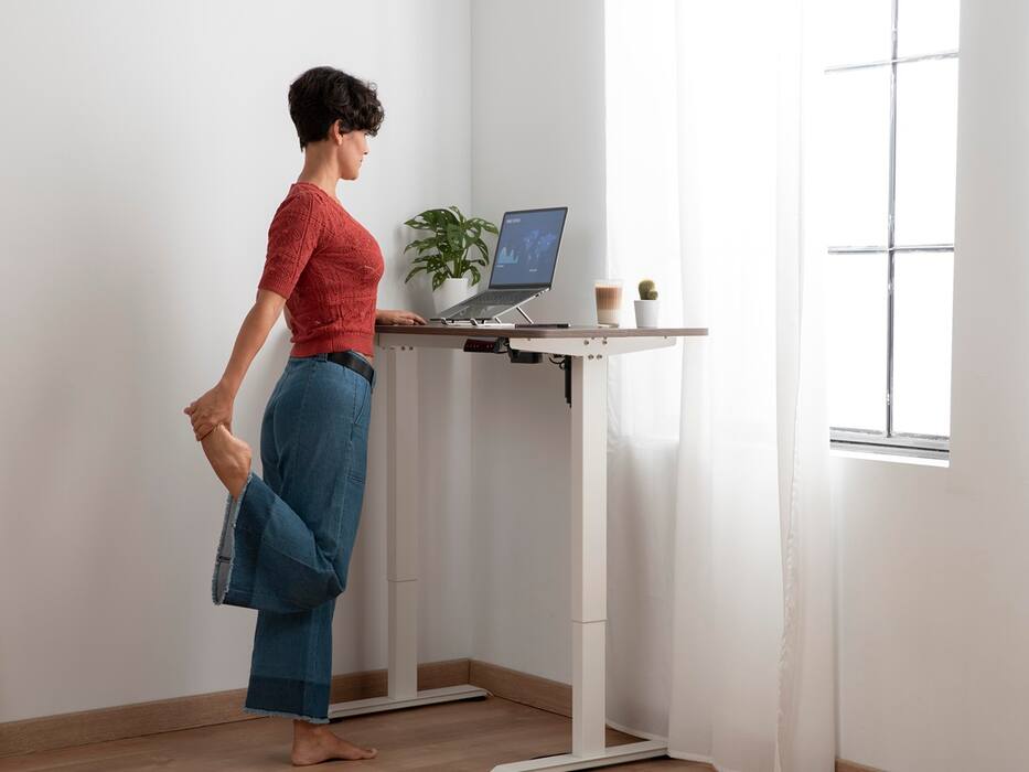 Is Standing For Too Long A Good Idea? Find Out The Hidden Risks Of Standing Desks