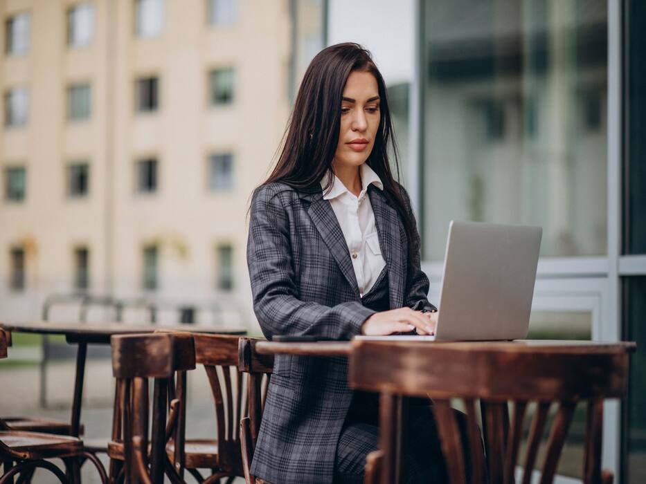 Is Standing For Too Long A Good Idea? Find Out The Hidden Risks Of Standing Desks