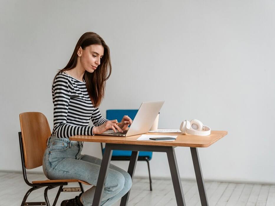 Is Standing For Too Long A Good Idea? Find Out The Hidden Risks Of Standing Desks