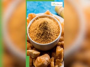 सर्दियों में गुड़ और हल्दी खाने के 8 फायदे