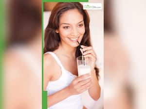 दूध से दोगुनी शक्ति पाने के लिए मिलाएं ये 8 चीजें