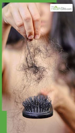 जरूरत से ज्यादा झड़ते हैं बाल तो अपनाएं ये घरेलू नुस्खे