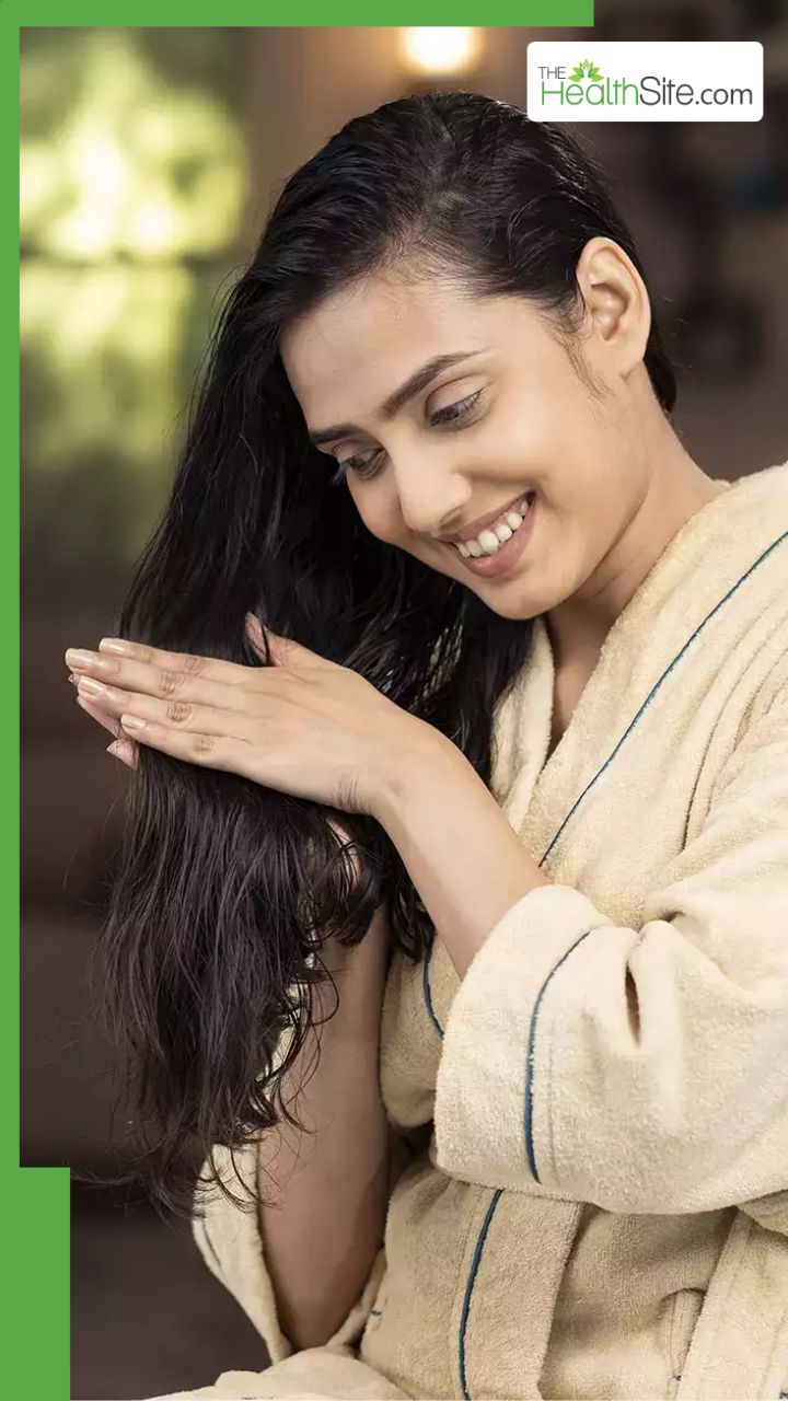 बालोंं को ठंडे पानी से धोना चाहिए या गुनगुनी पानी से?