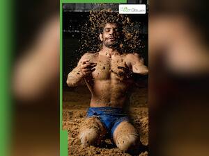 पहलवान क्यों मिलाते हैं अखाड़े की मिट्टी में तेल और हल्दी? जानिए फायदे