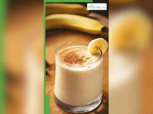 सुबह खाली पेट दूध और केला खाने के 8 फायदे