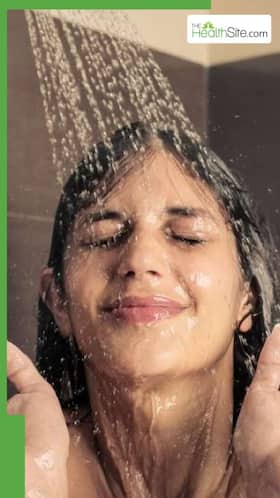 सर्दियों में गर्म पानी से नहाने के 7 नुकसान