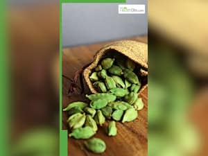 Green Cardamom Benefits: रोजाना 1 इलायची खाने के 7 फायदे
