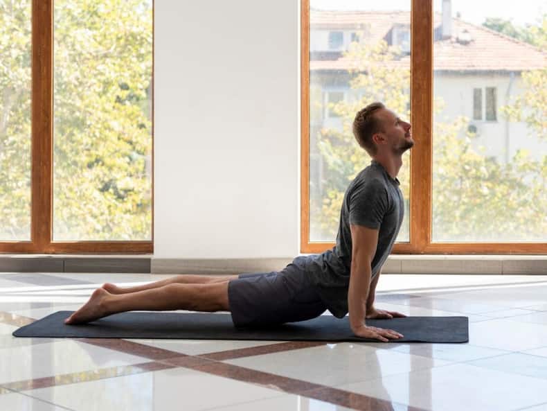 5 Easy Yoga Asanas To Do In The Afternoon To Prevent Winter Slump