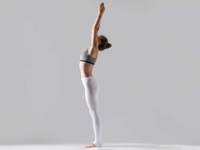 5 Easy Yoga Asanas To Do In The Afternoon To Prevent Winter Slump