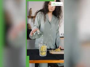 सर्दियों में अदरक और नींबू का पानी पीने से मिलते हैं ये 8 फायदे