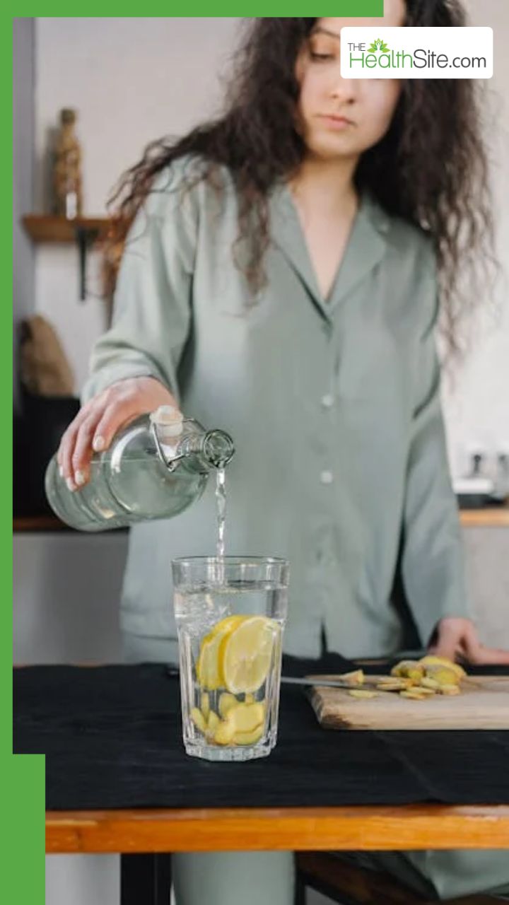 सर्दियों में अदरक और नींबू का पानी पीने से मिलते हैं ये 8 फायदे