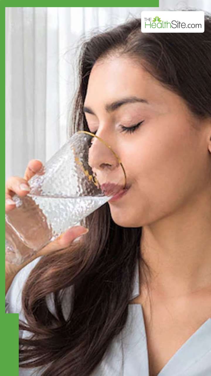 рдЧреБрдирдЧреБрдиреЗ рдкрд╛рдиреА рдореЗрдВ рдлрд┐рдЯрдХрд░реА рдорд┐рд▓рд╛рдХрд░ рдкреАрдиреЗ рд╕реЗ рдорд┐рд▓рддреЗ рд╣реИрдВ рдпреЗ 7 рдлрд╛рдпрджреЗ