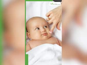 छोटे बच्चों की सर्दियों में खास देखभाल के 8 टिप्स