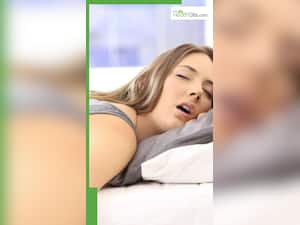 सोते समय मुंह से लार गिरने के 7 कारण