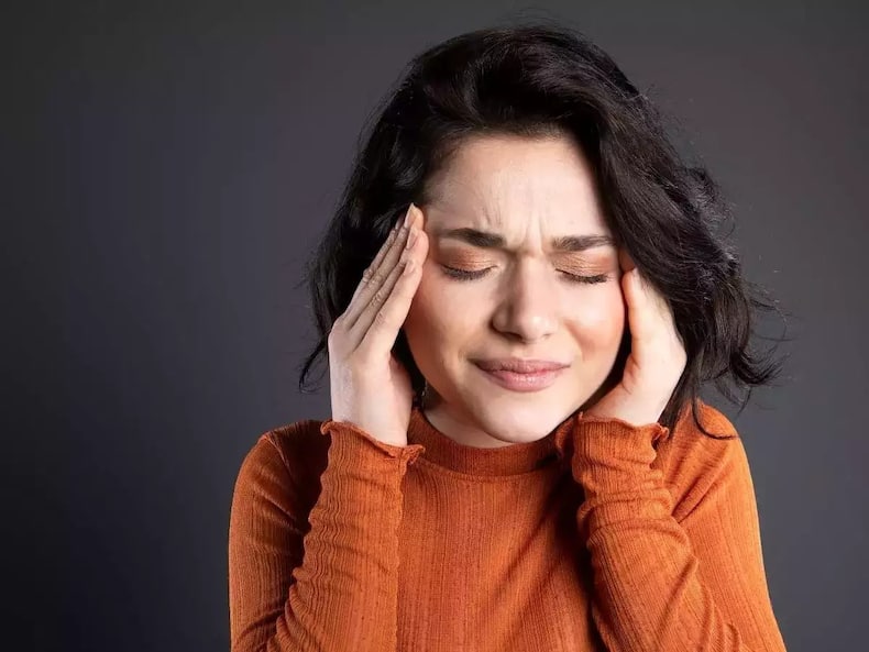 ब्रेन कैंसर का लक्षण हो सकते हैं शरीर में दिख रहे ये 5 साधारण संकेत, ज्यादातर लोग कर देते हैं इग्नोर