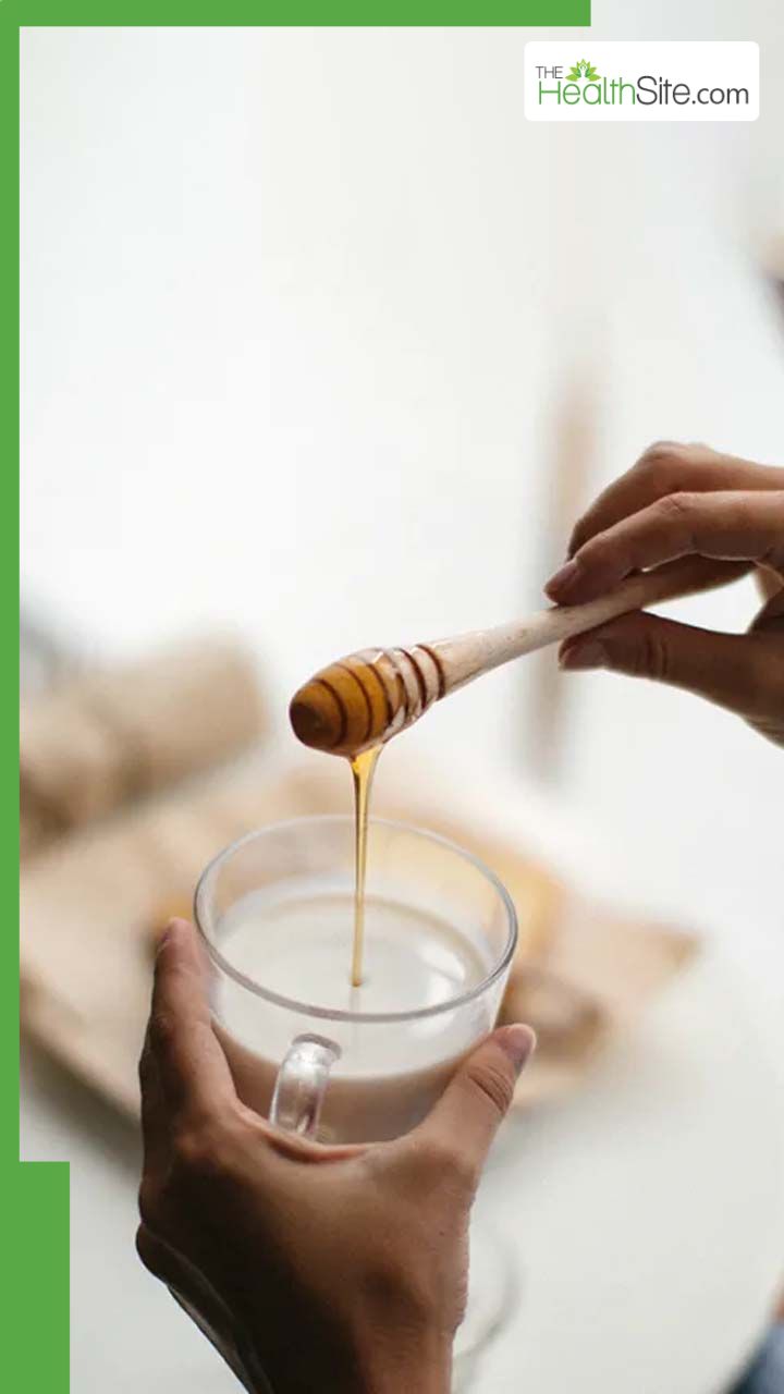 दूध में शहद मिलाकर पीने के 8 जबरदस्त फायदे