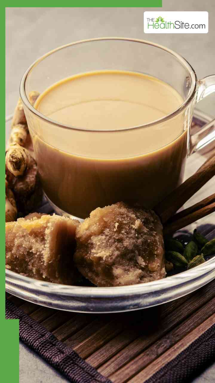 рдЧреБрдирдЧреБрдиреЗ рджреВрдз рдореЗрдВ рдЧреБрдбрд╝ рдорд┐рд▓рд╛рдХрд░ рдкреАрдиреЗ рдХреЗ рдлрд╛рдпрджреЗ