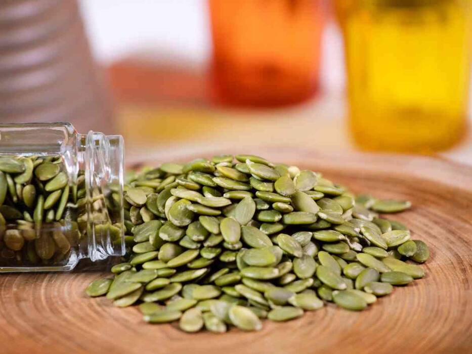 डार्क सर्कल कम करने के लिए कौन से बीज खाने चाहिए? जानिए रातों-रात काले घेरे कैसे हटाएं?