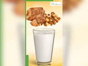 दूध के साथ गुड़ और चना खाने के 8 फायदे