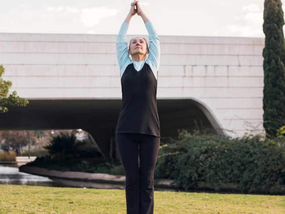 7 Yoga Poses to Supercharge Your Productivity and Clarity