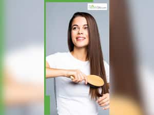 6 Health Benefits Of Combing Your Hair Before Sleeping