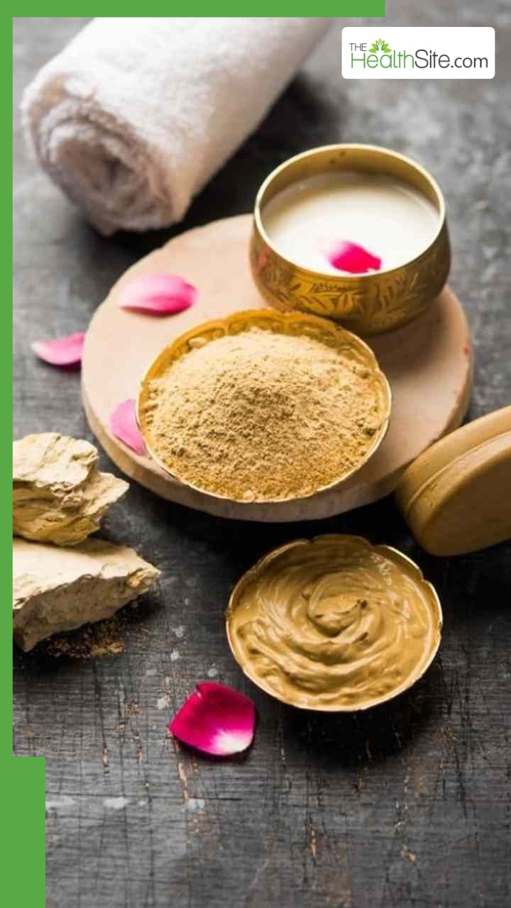 हफ्ते में सिर्फ एक बार चेहरे पर मुल्तानी मिट्टी लगाने के 8 फायदे