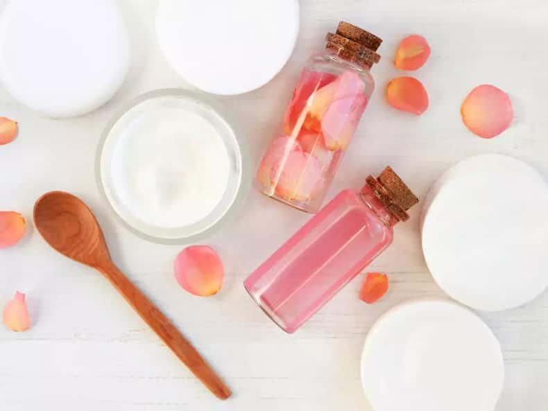 Sugar for Face: चेहरे के लिए महंगी क्रीम खरीदने की जरूरत नहीं जब किचन में रखी है चीनी, ऐसे तैयार करें स्क्रब
