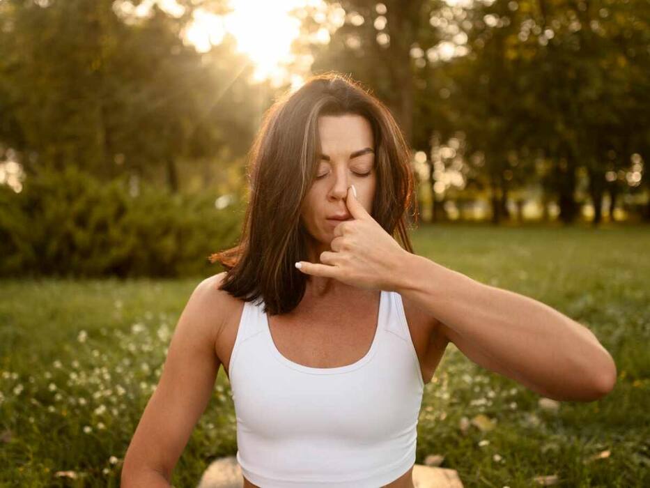 7 Quick And Easy Yoga Asanas For Office Goers To Practise Every Morning When In A Rush