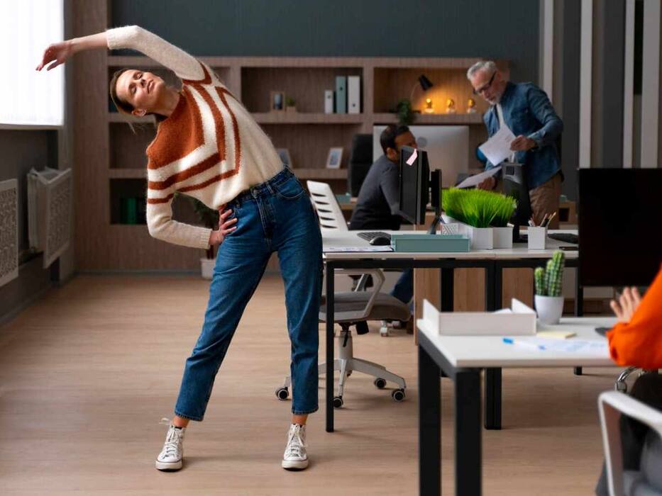 7 Quick And Easy Yoga Asanas For Office Goers To Practise Every Morning When In A Rush