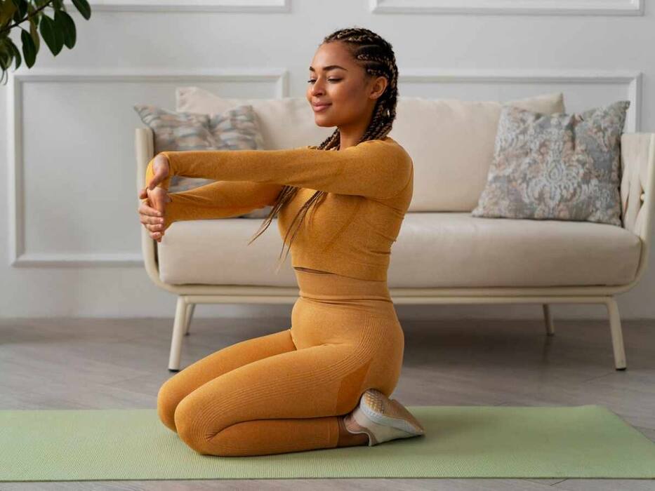 7 Quick And Easy Yoga Asanas For Office Goers To Practise Every Morning When In A Rush