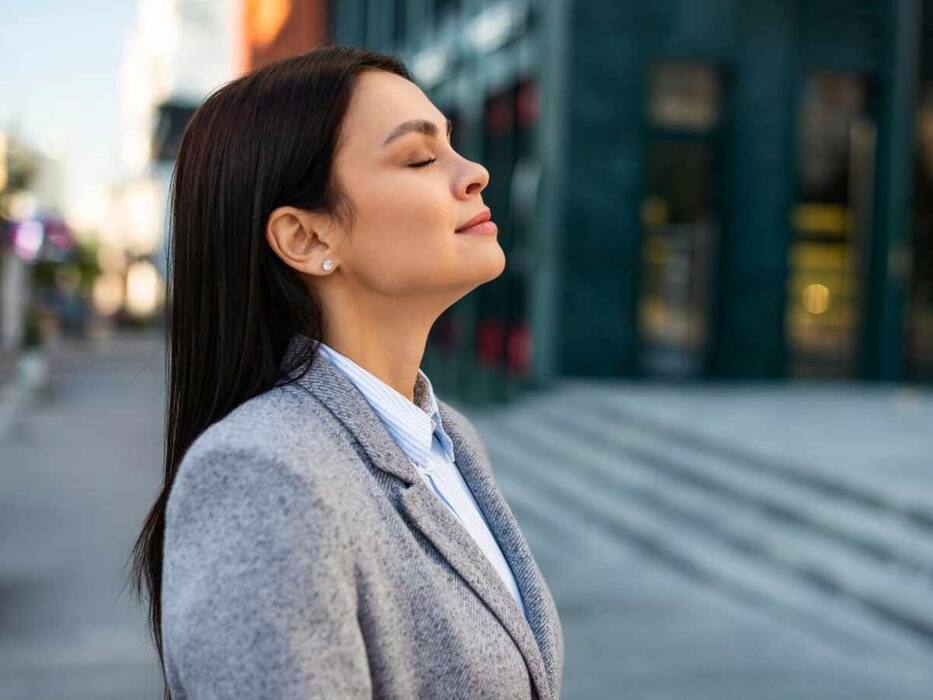 7 Simple Yoga Asanas You Can Do At The Workplace To Calm Your Anger