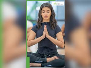 कौन सा योग करने से बाल मजबूत और सिल्की होते हैं?