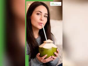गर्मियों में नारियल पानी पीने के 8 फायदे