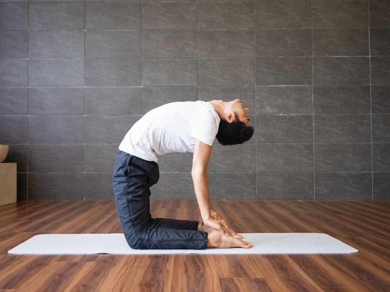 8 Healthy Reasons Why You Must Practise Ustrasana (Camel Pose Yoga) Daily