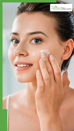 गर्मियों में स्किन पर मॉइश्चराइजर लगाना चाहिए या नहीं?