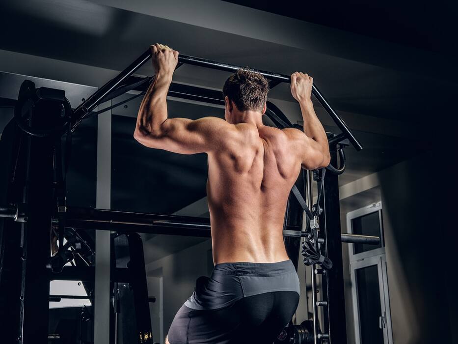 5 Powerful Benefits Of Doing 20 Pull-Ups Every Single Morning